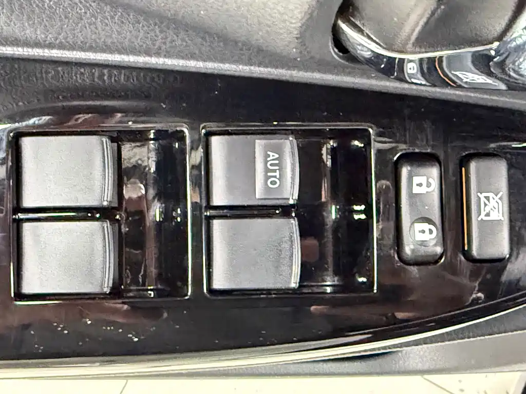 Toyota Yaris L 2022 — фото 16