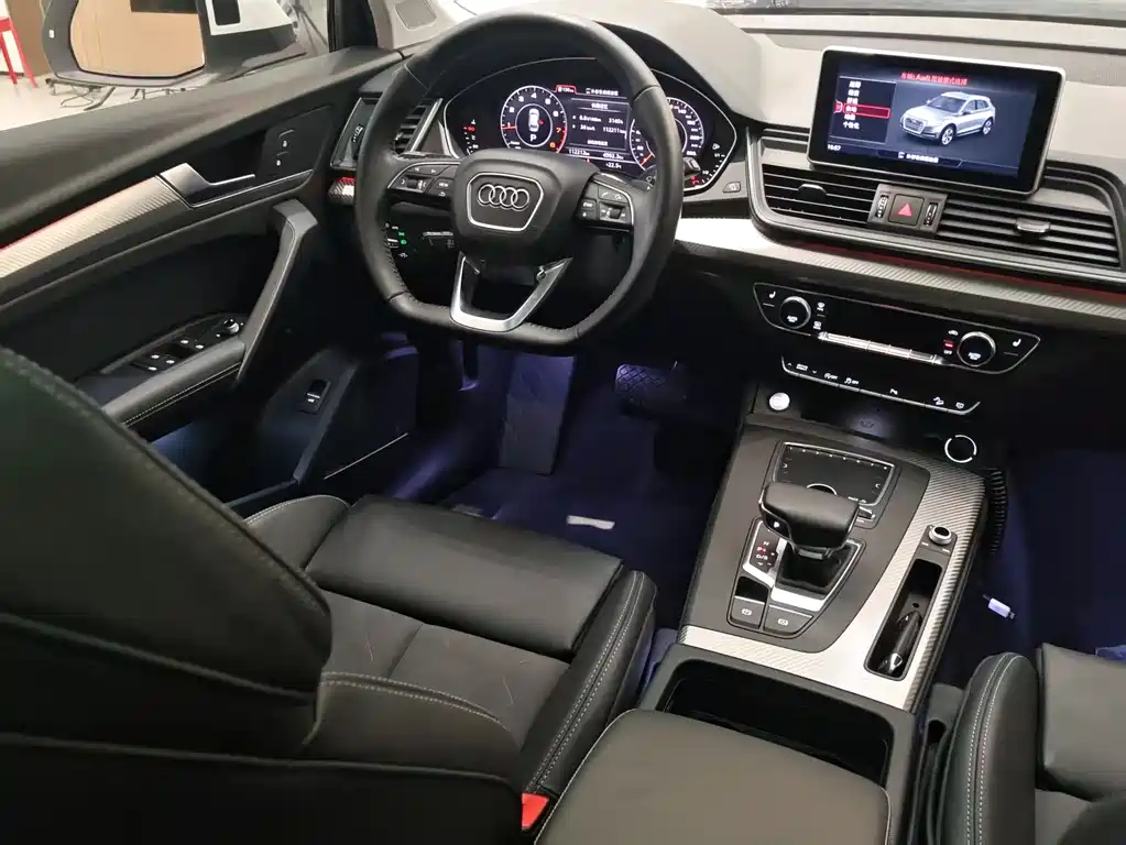 Audi Q5L 2019 — фото 18