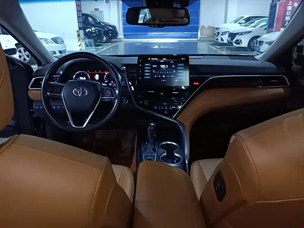 Toyota Camry 2022 — фото 10