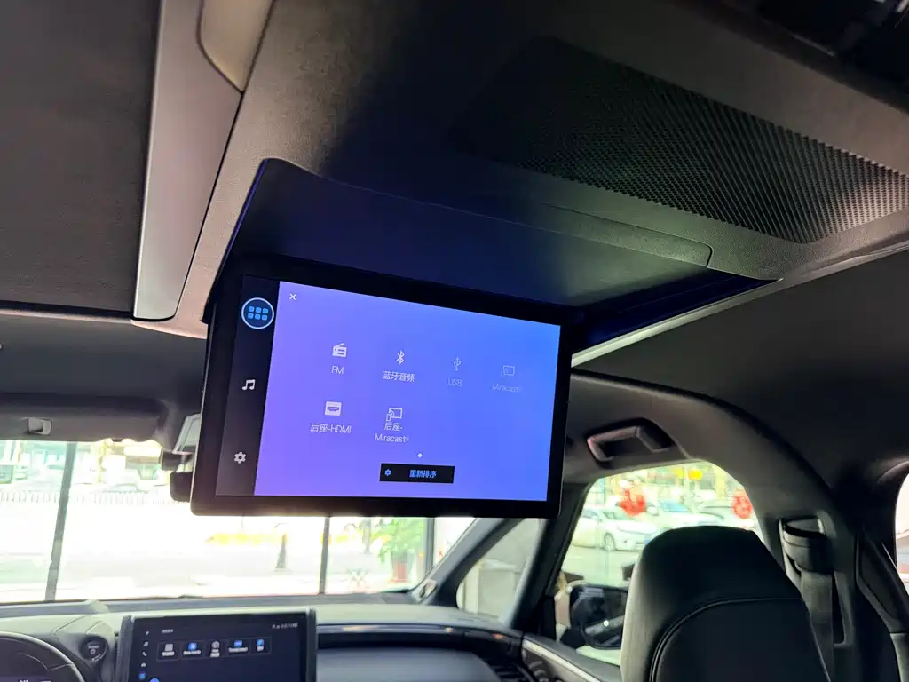 Toyota Alphard 2023 — фото 13