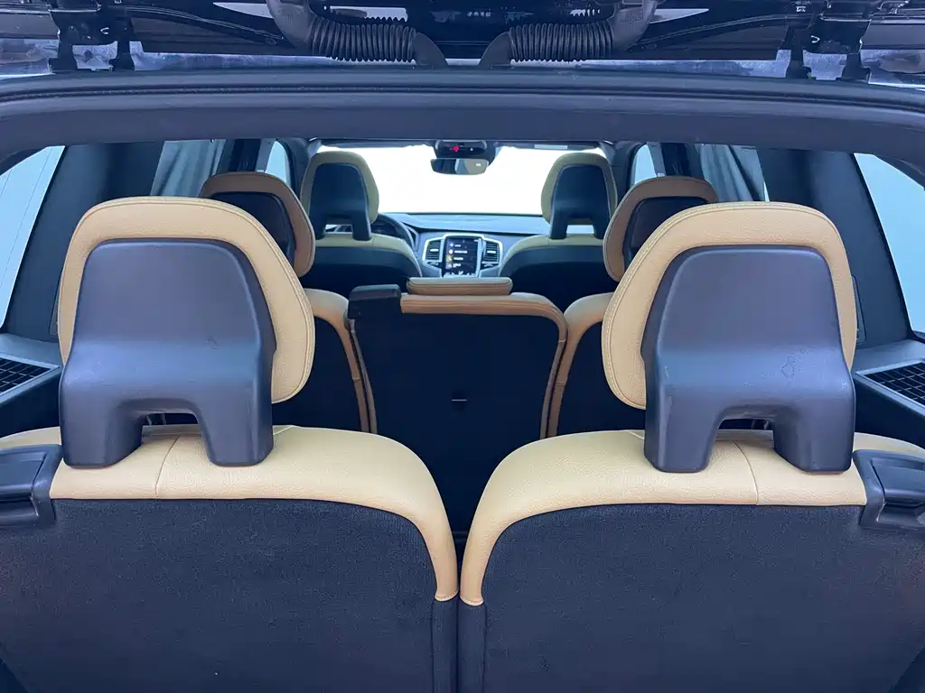 Volvo XC90 2018 — фото 13