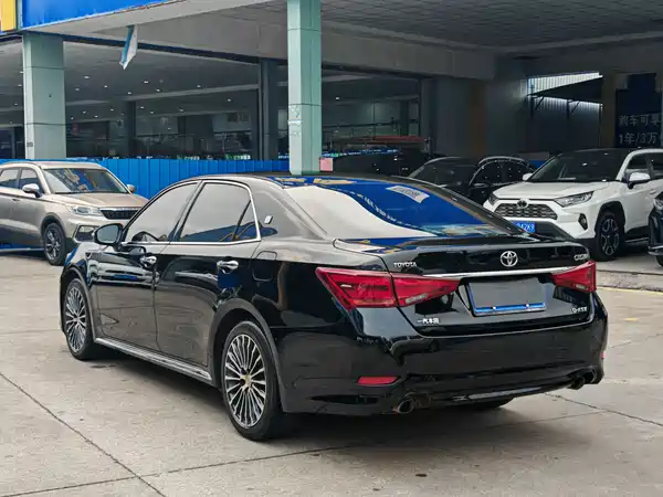 Toyota Crown 2018