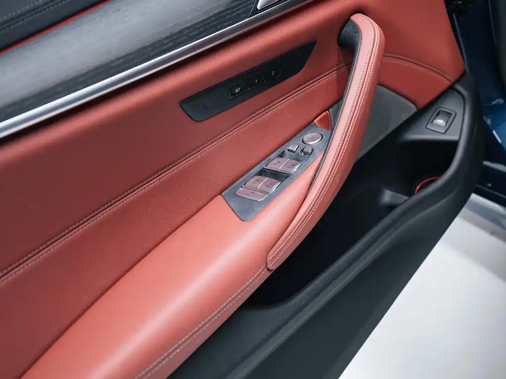 BMW 5 Series 2021 — фото 15