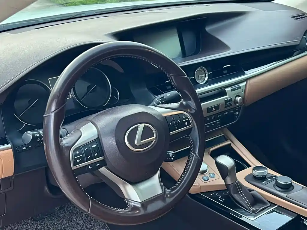Lexus ES 2016 — фото 5