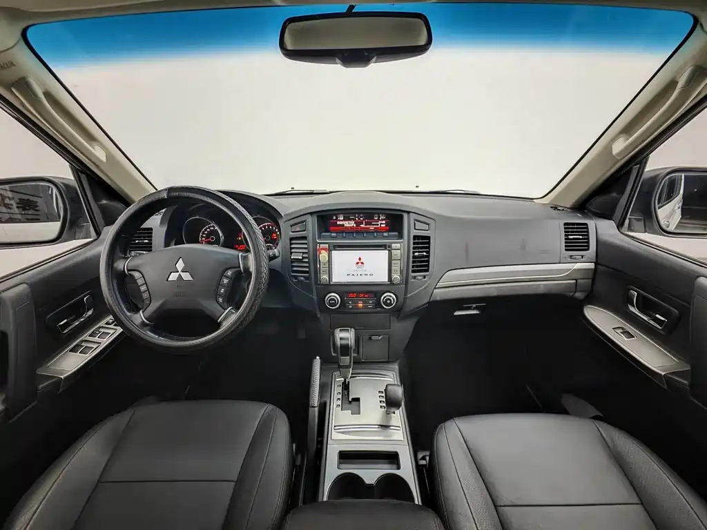 Mitsubishi Pajero 2014