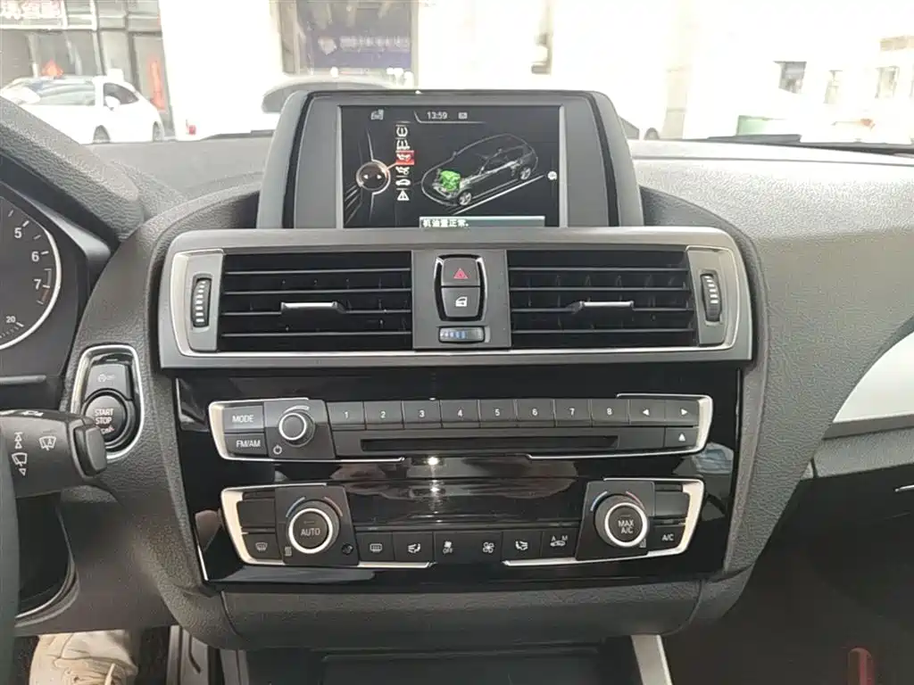 BMW 1 Series 2018 — фото 13