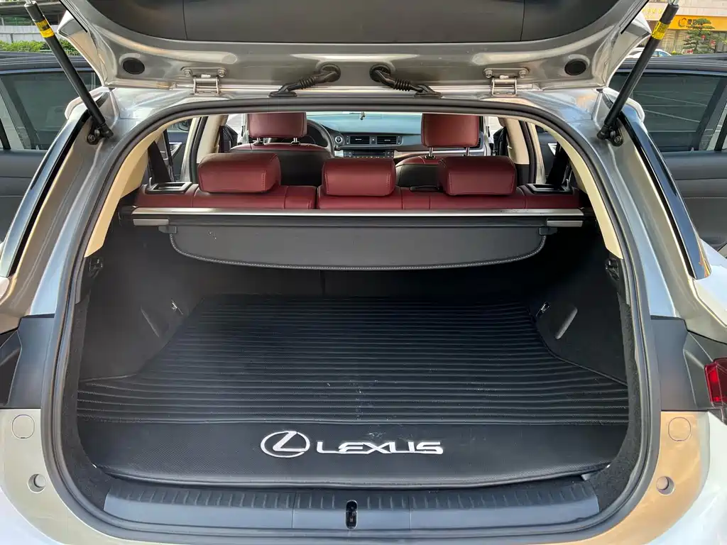 Lexus CT 2017 — фото 12