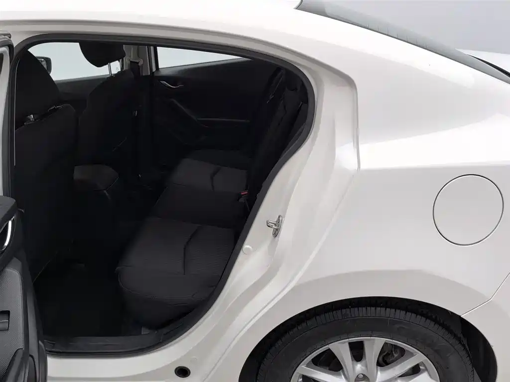 Mazda 3 Axela 2016 — фото 15