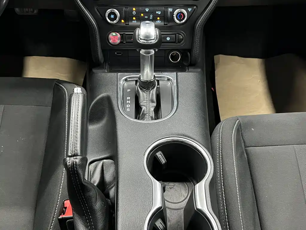 Ford Mustang 2018 — фото 14