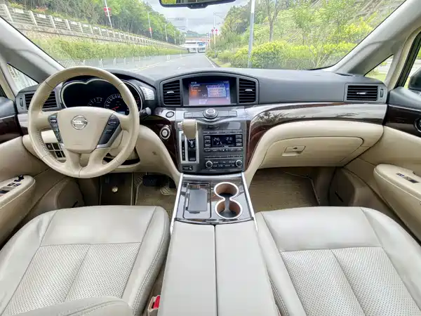 Nissan Quest 2015