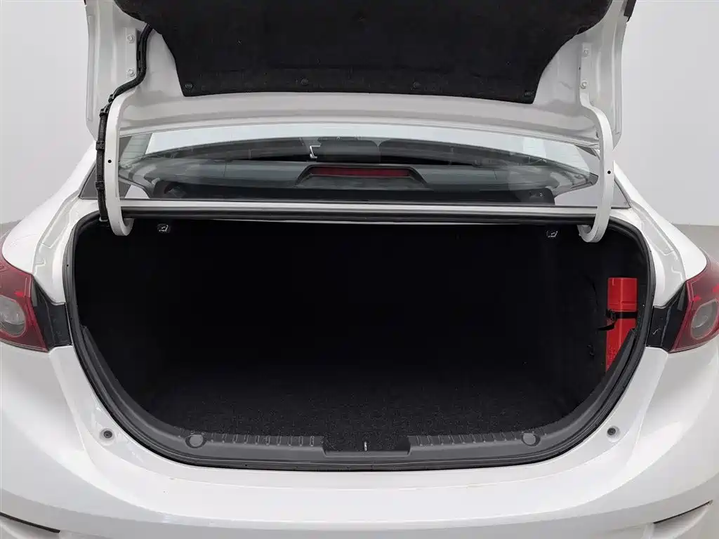 Mazda 3 Axela 2016 — фото 16