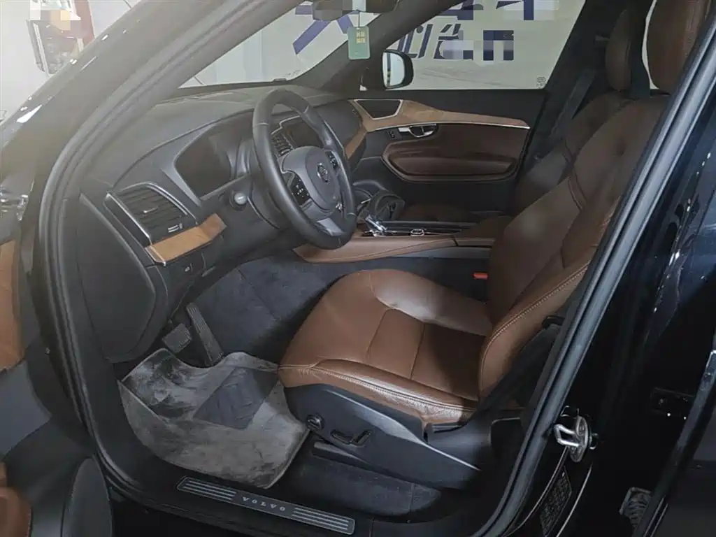 Volvo XC90 2023 — фото 11