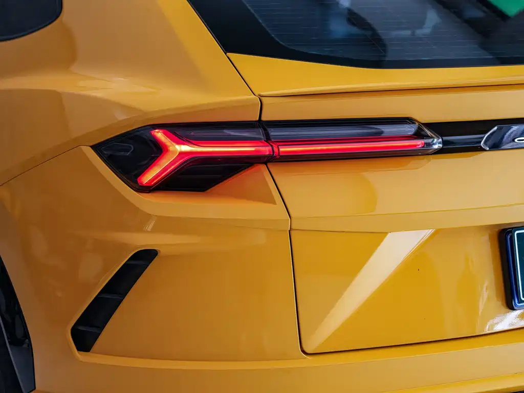 Lamborghini Urus 2019 — фото 23