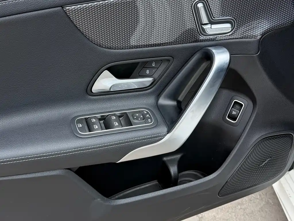 Mercedes-Benz A-Class 2019 — фото 5