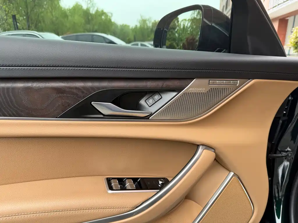 Jaguar XFL 2022 — фото 13