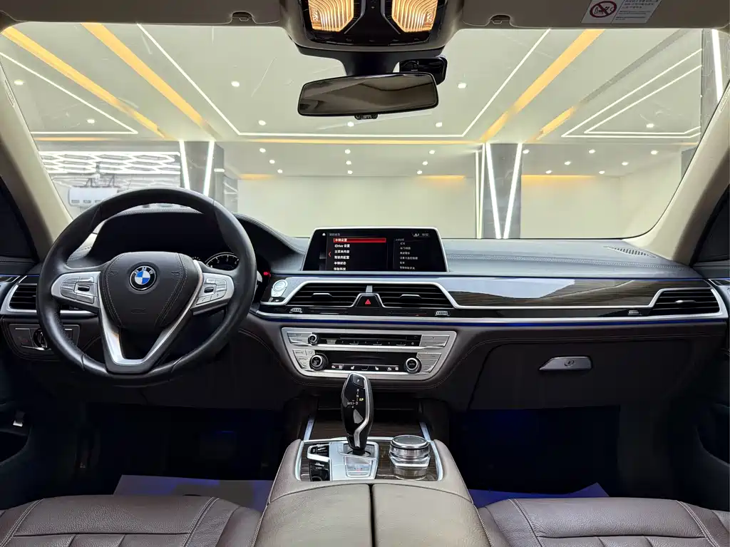 BMW 7 Series 2018 — фото 7
