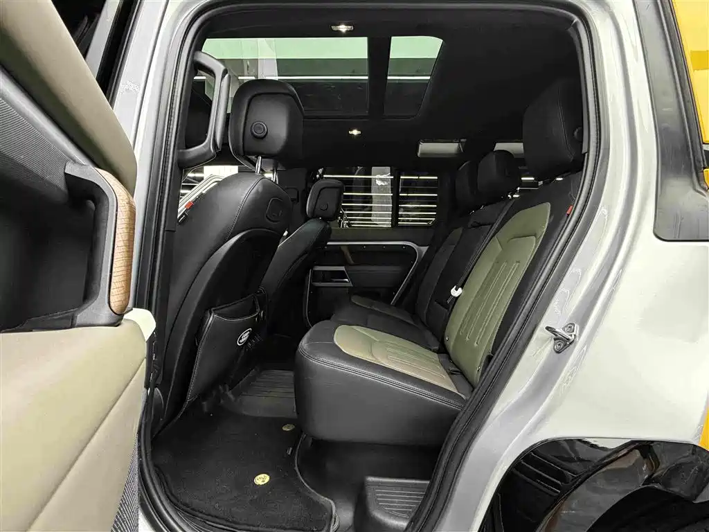 Land Rover Defender 2021 — фото 13