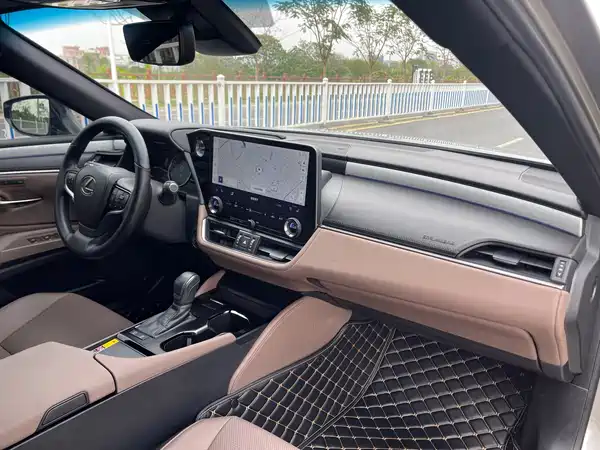Lexus ES 2025