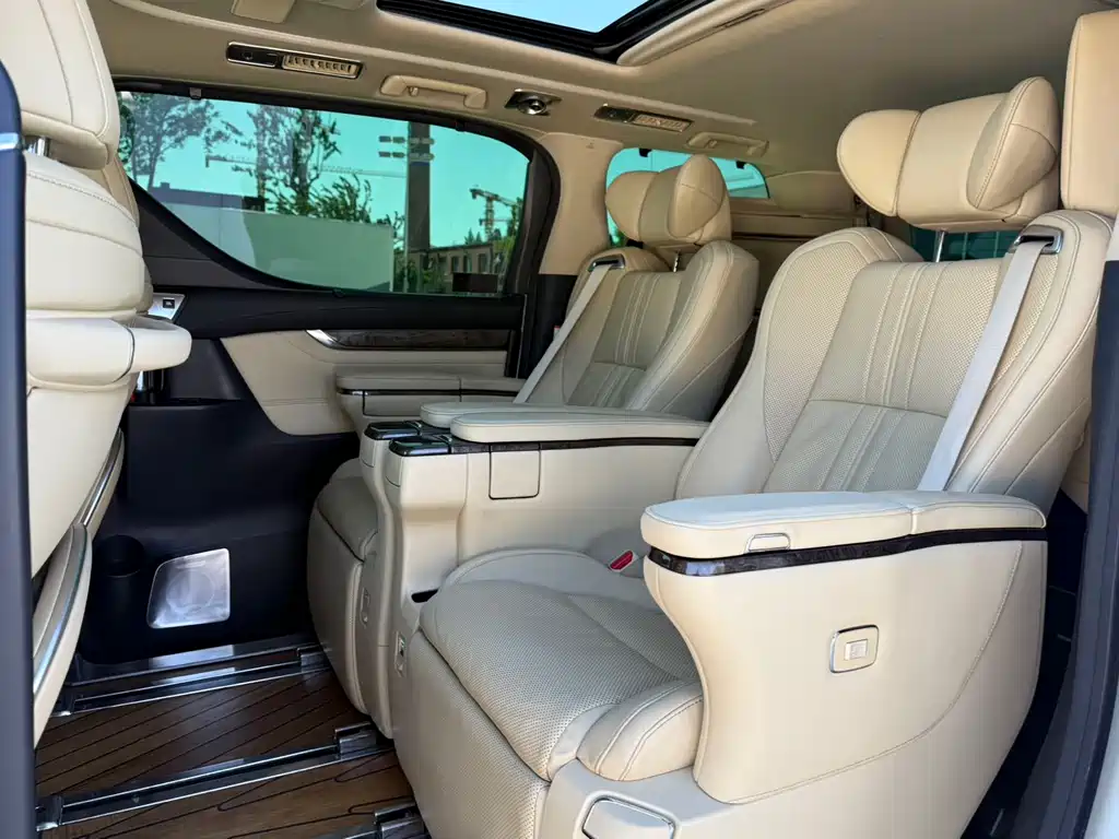 Toyota Alphard 2021 — фото 10