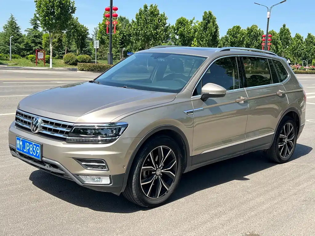 Volkswagen Tiguan L 2017 — фото 1