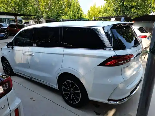 Roewe iMAX8 2022