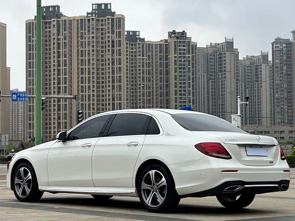 Mercedes-Benz E-Class 2018 — фото 9