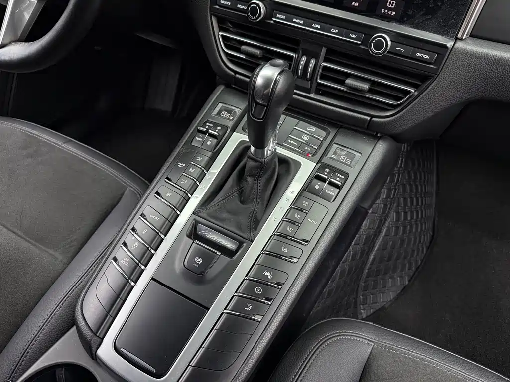 Porsche Macan 2020 — фото 9