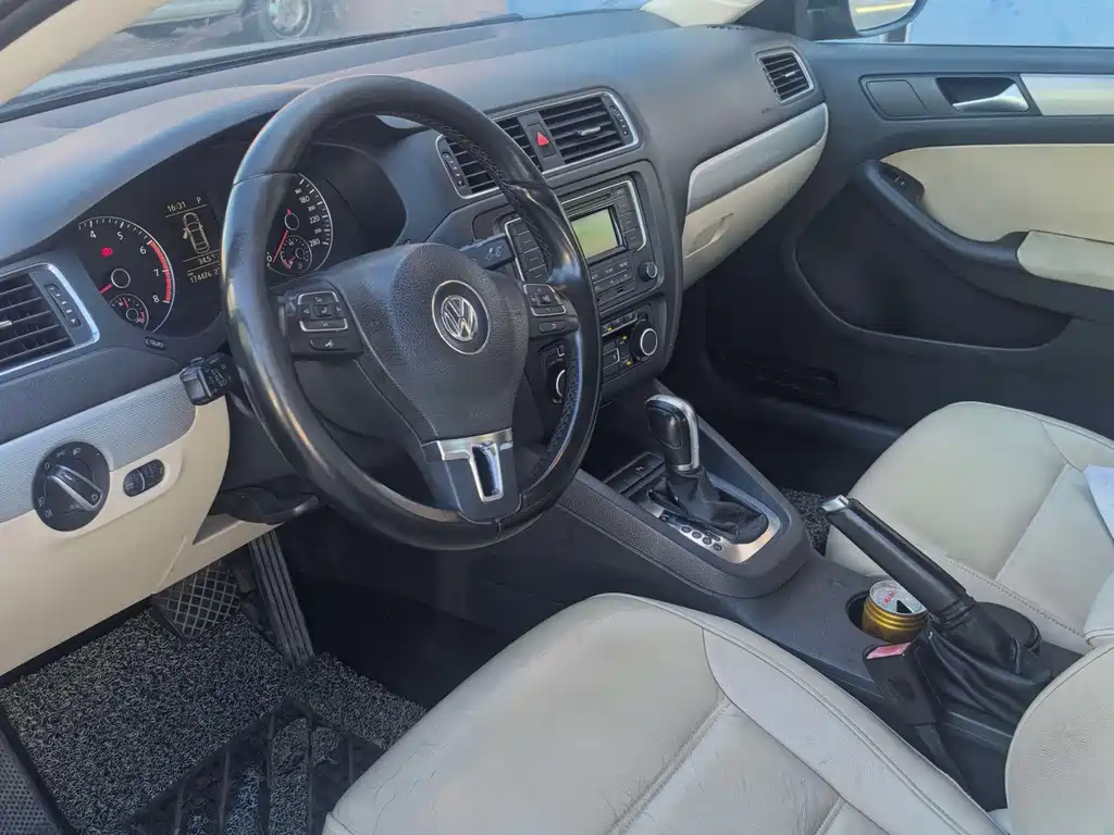 Volkswagen Sagitar 2013