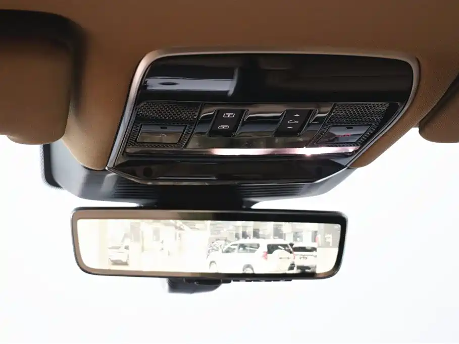 Land Rover Range Rover 2025 — фото 18