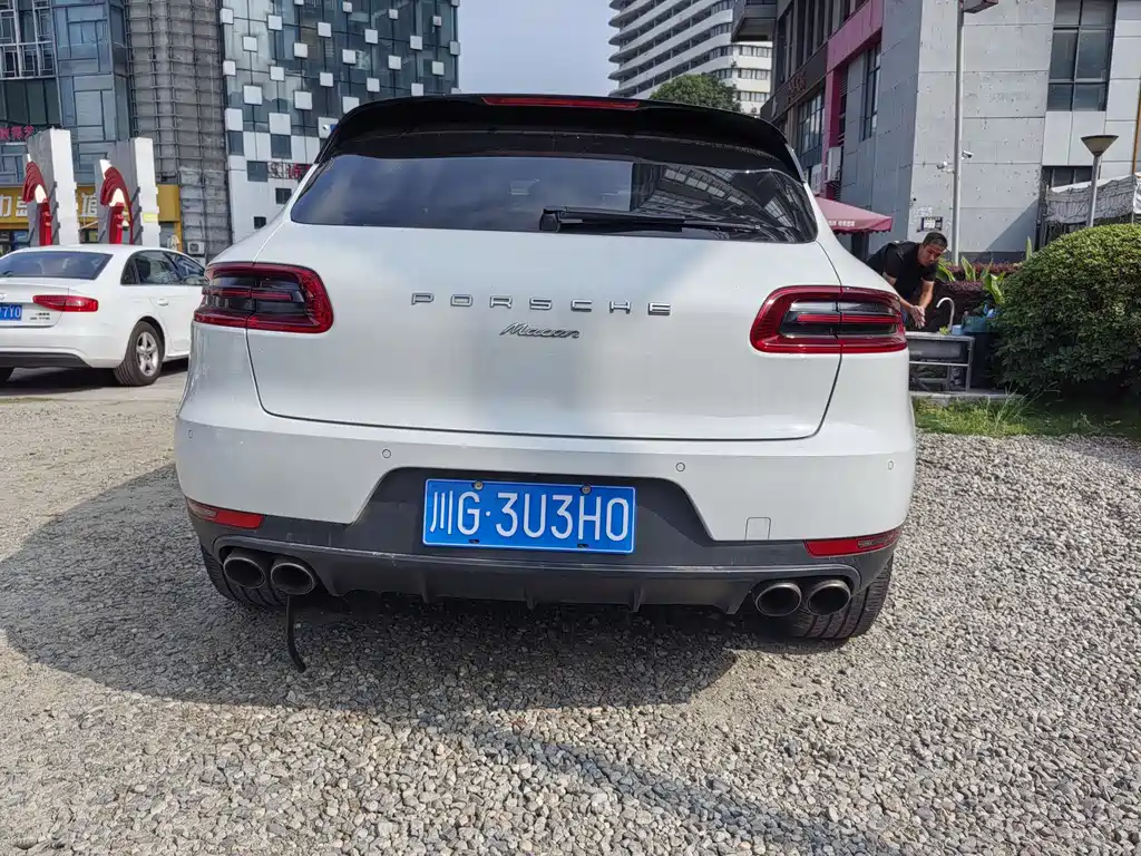 Porsche Macan 2017 — фото 14