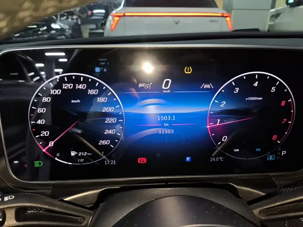 Mercedes-Benz C-Class 2025 — фото 8