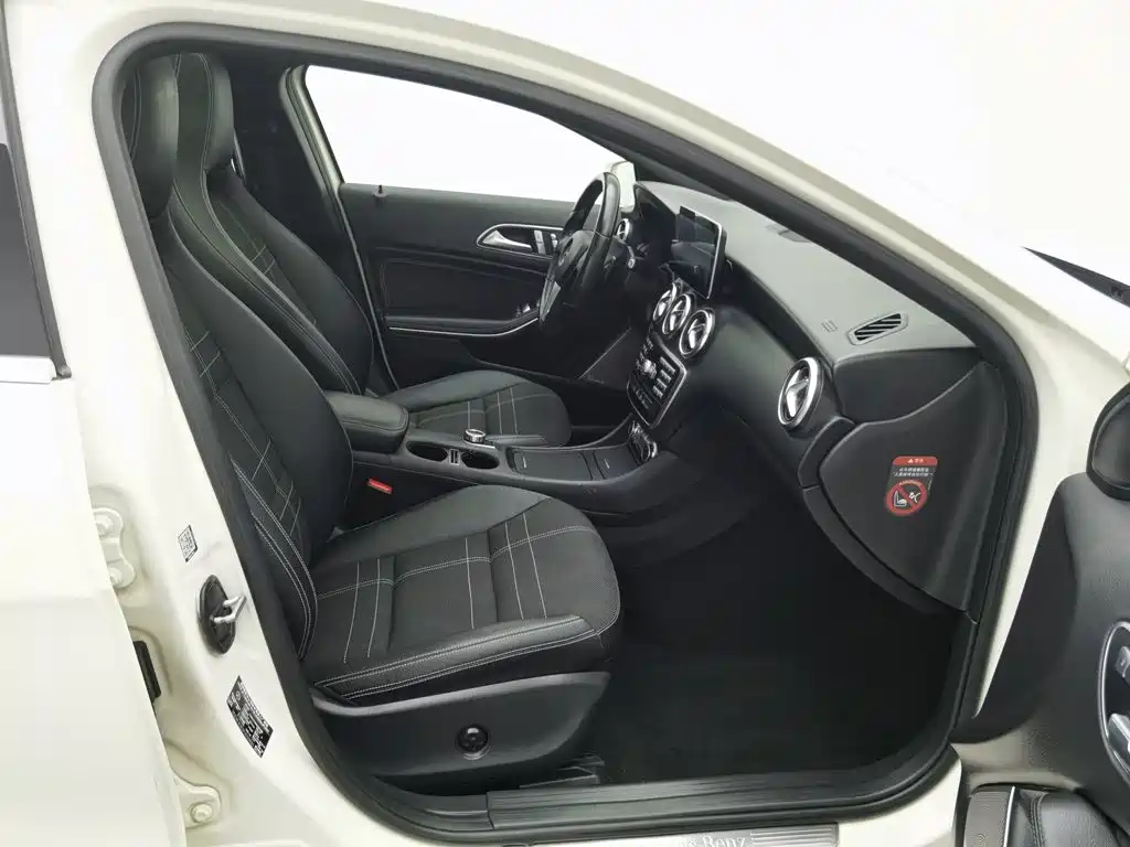 Mercedes-Benz A-Class 2015 — фото 23