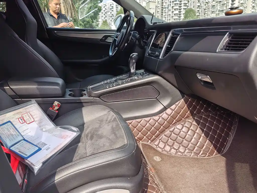 Porsche Macan 2017 — фото 10