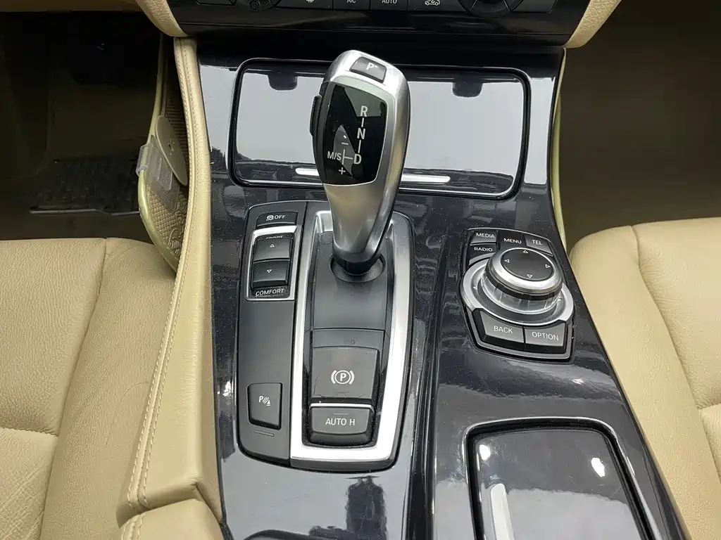 BMW 5 Series 2013 — фото 16
