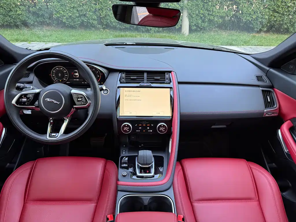Jaguar E-PACE 2025 — фото 14