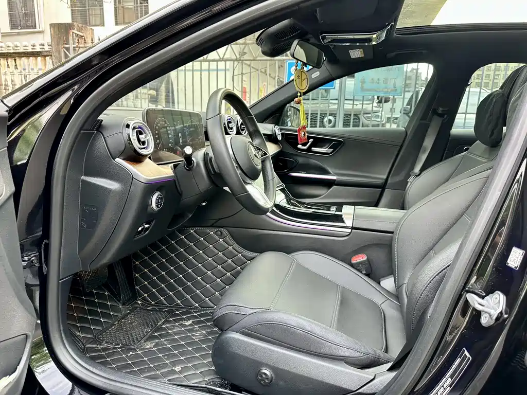 Mercedes-Benz C-Class 2023 — фото 5