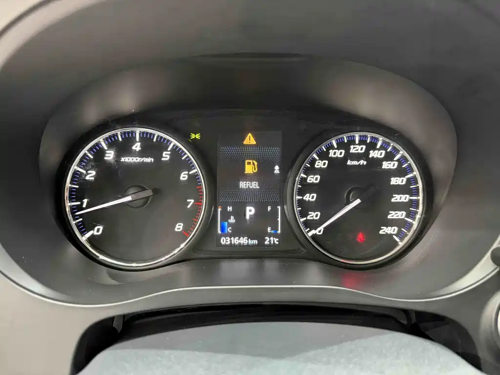 Mitsubishi Outlander 2023 — фото 15