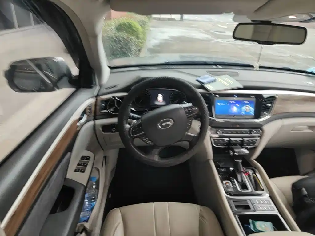 GAC Trumpchi GS8 2017 — фото 3