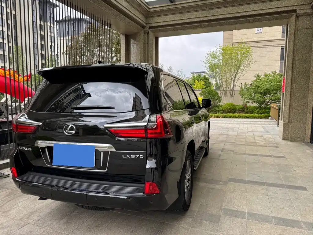 Lexus LX 2020 — фото 22