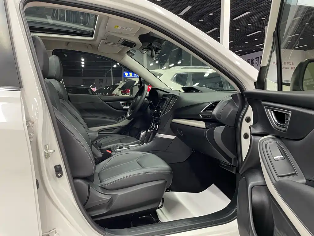 Subaru Forester 2023 — фото 18