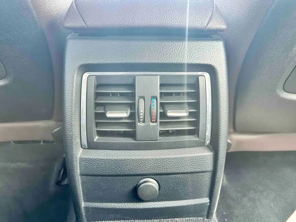 BMW 3 Series 2019 — фото 10