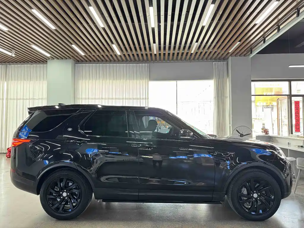 Land Rover Discovery 2019 — фото 18