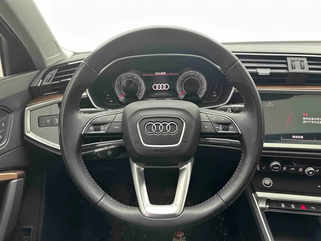 Audi Q3 2021 — фото 17