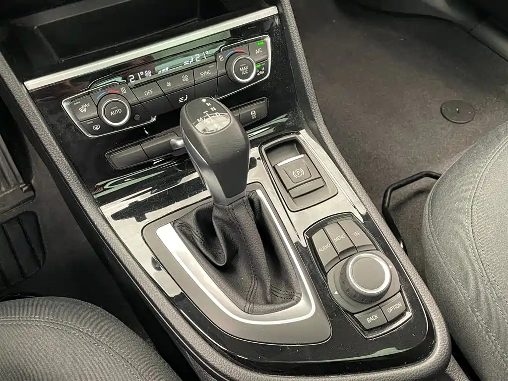 BMW 2 Series Active Tourer 2017 — фото 10