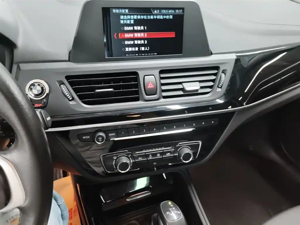 BMW 1 Series 2019 — фото 13