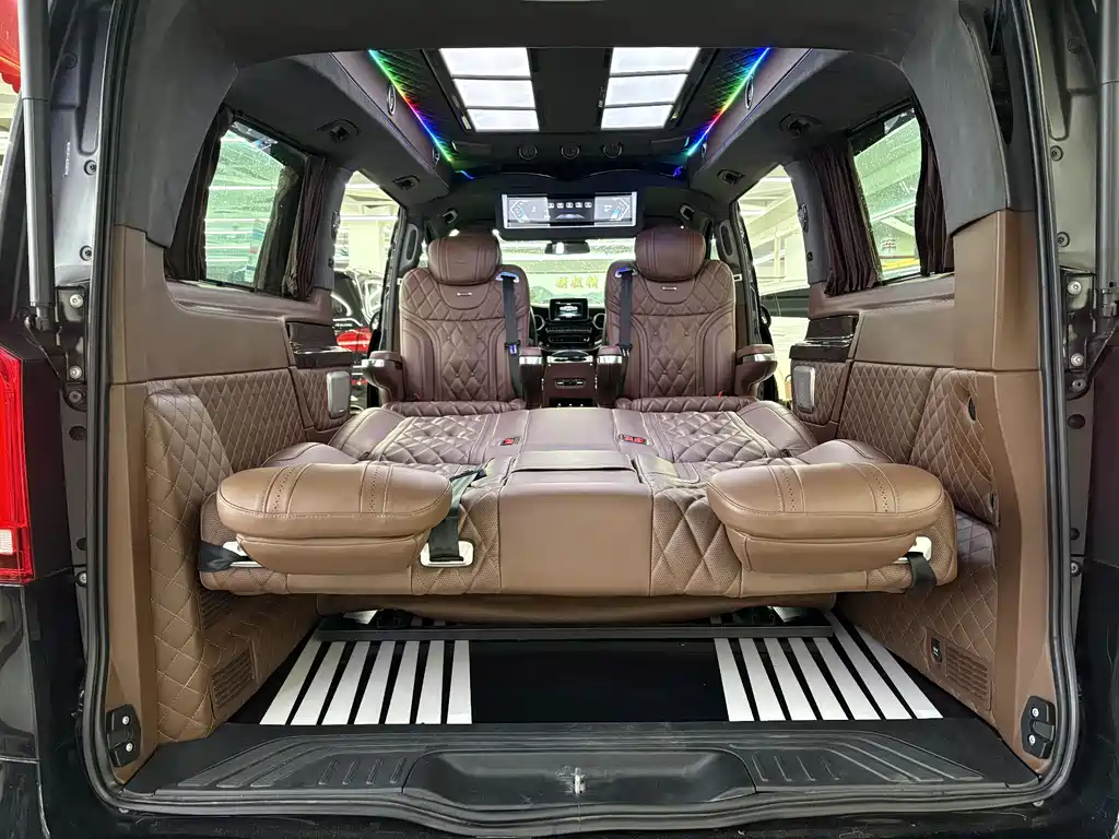 Mercedes-Benz V-Class 2020 — фото 15