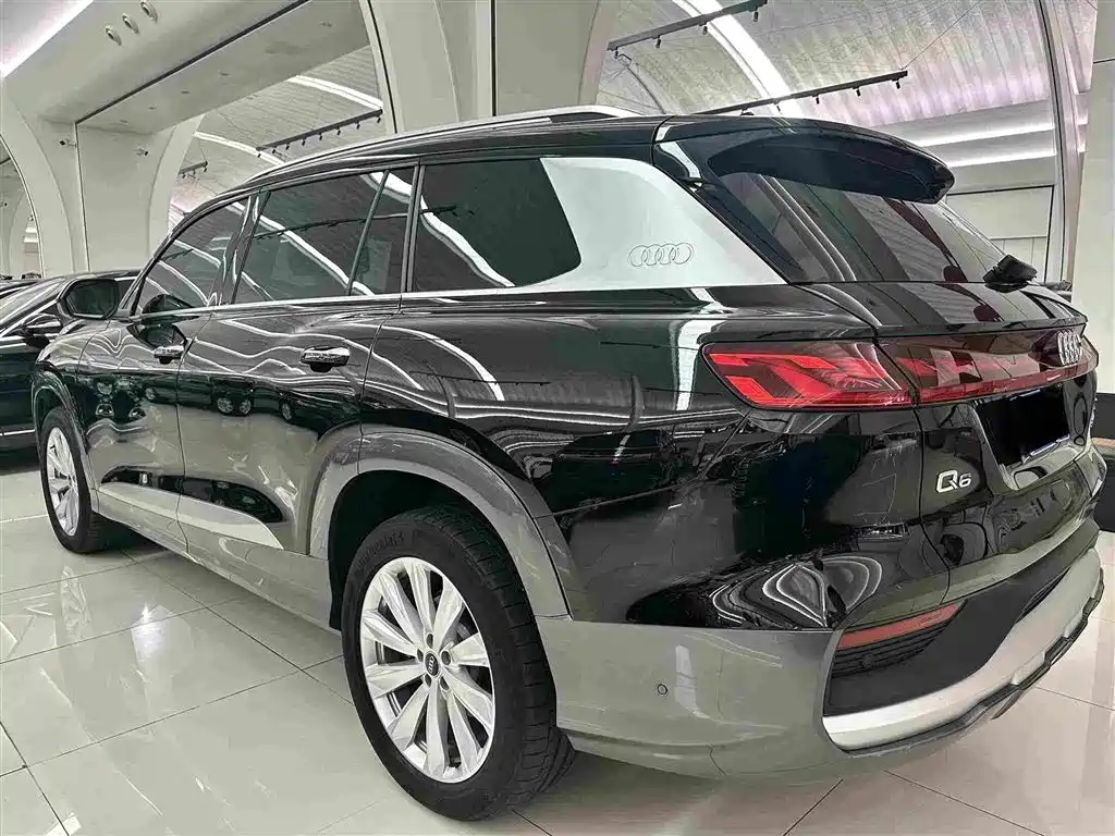 Audi Q6 2025 — фото 15