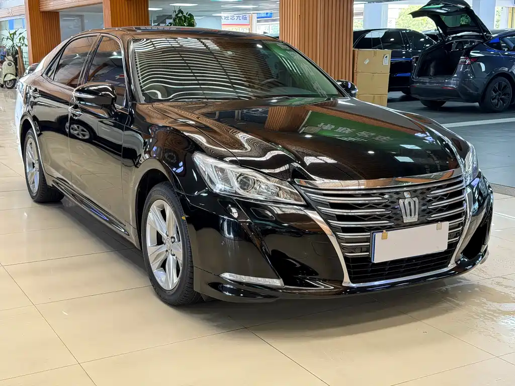 Toyota Crown 2018 — фото 3