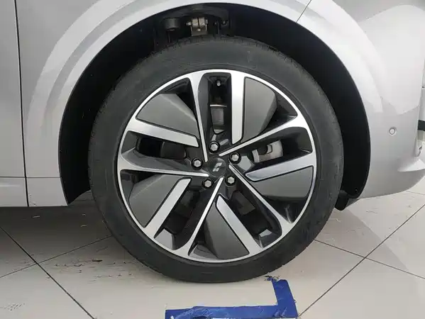 Li Auto L6 2024