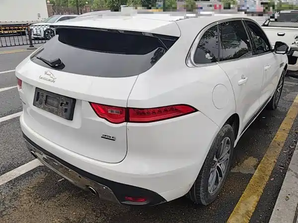 Jaguar F-PACE 2017